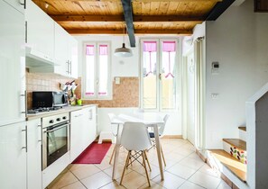 Fridge, microwave, oven, stovetop - Cozy attic among the rooftops of the city (Bologna)
