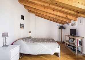 1 bedroom, desk, iron/ironing board, free WiFi