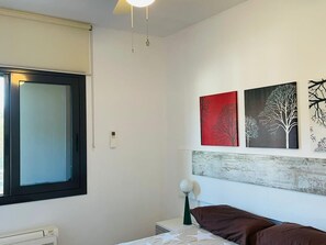 3 bedrooms, iron/ironing board, Internet, bed sheets