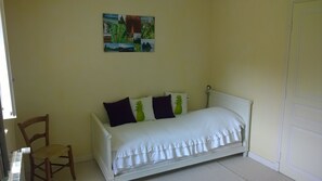 3 bedrooms, iron/ironing board, travel cot, WiFi