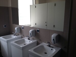 Douche, serviettes fournies