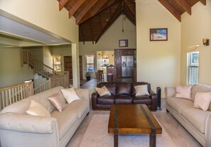 Smart TV - Egmont View, Stunning  Four bedroom villa In Quiet Private Location (Saint Georges)