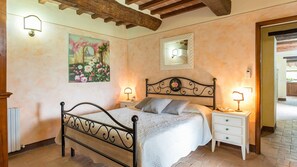 5 quartos, ferros/tábuas de passar roupa, Wi-Fi de cortesia