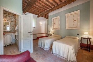 9 slaapkamers, een strijkplank/strijkijzer, gratis wifi, beddengoed
