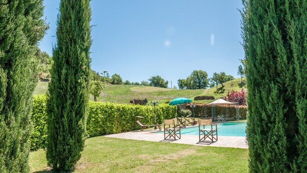 A pool area with lounge chairs and a gazebo. - Villa Caterina: Tuscan Villa with Private Pool near Florence and Arezzo (Pratovecchio)