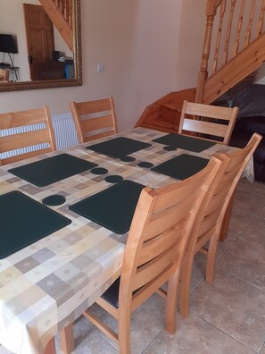 Dining - Traditional Irish Cottage In The Heart Of Connemara with WI-FI (County Galway)