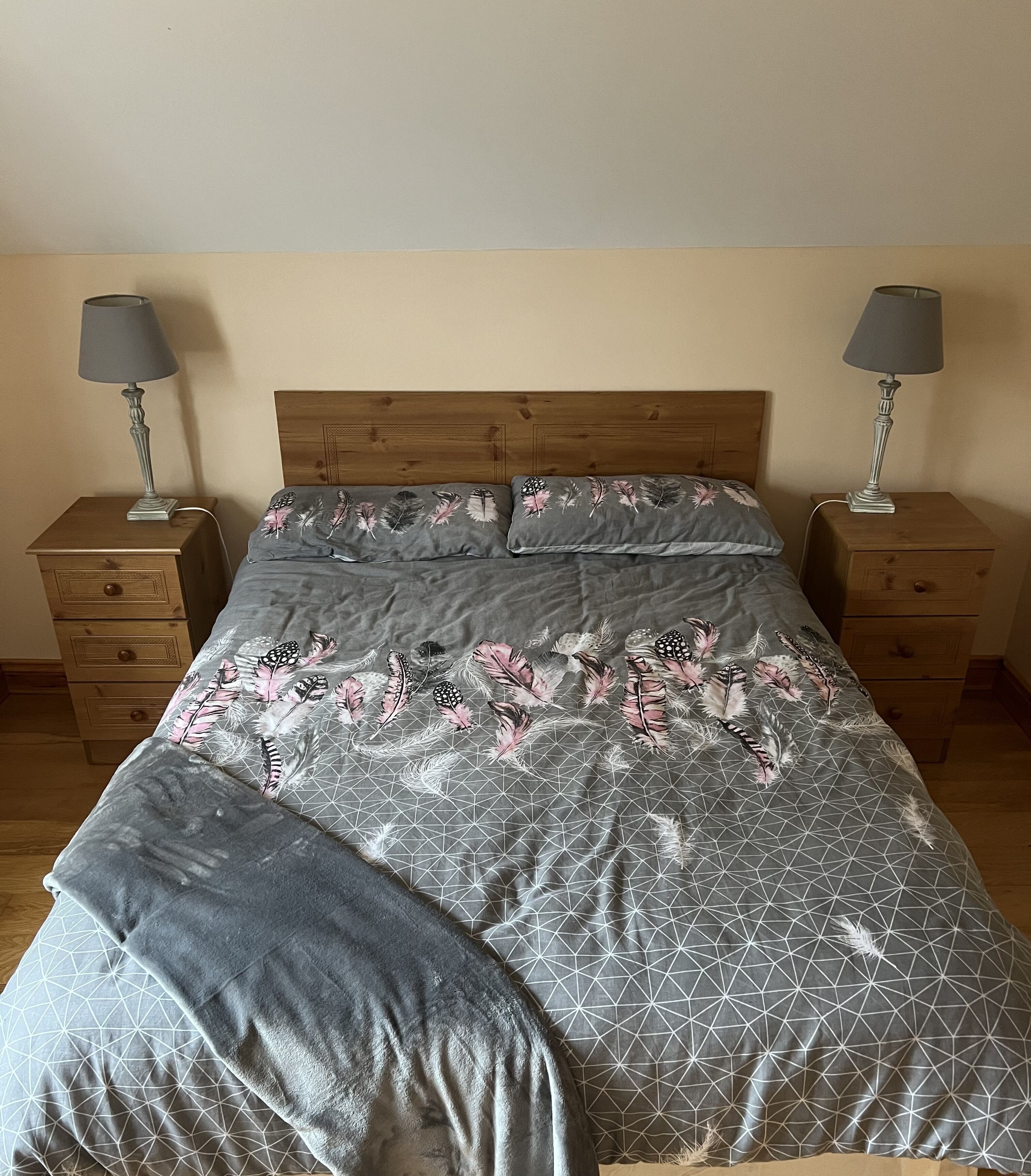 4 bedrooms, iron/ironing board, free WiFi, bed sheets