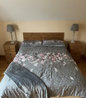 4 dormitorios, tabla de planchar con plancha, wifi gratis y ropa de cama