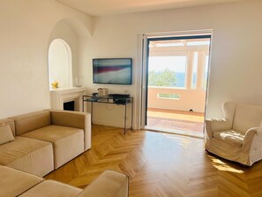 Smart TV, fireplace, video games, DVD player