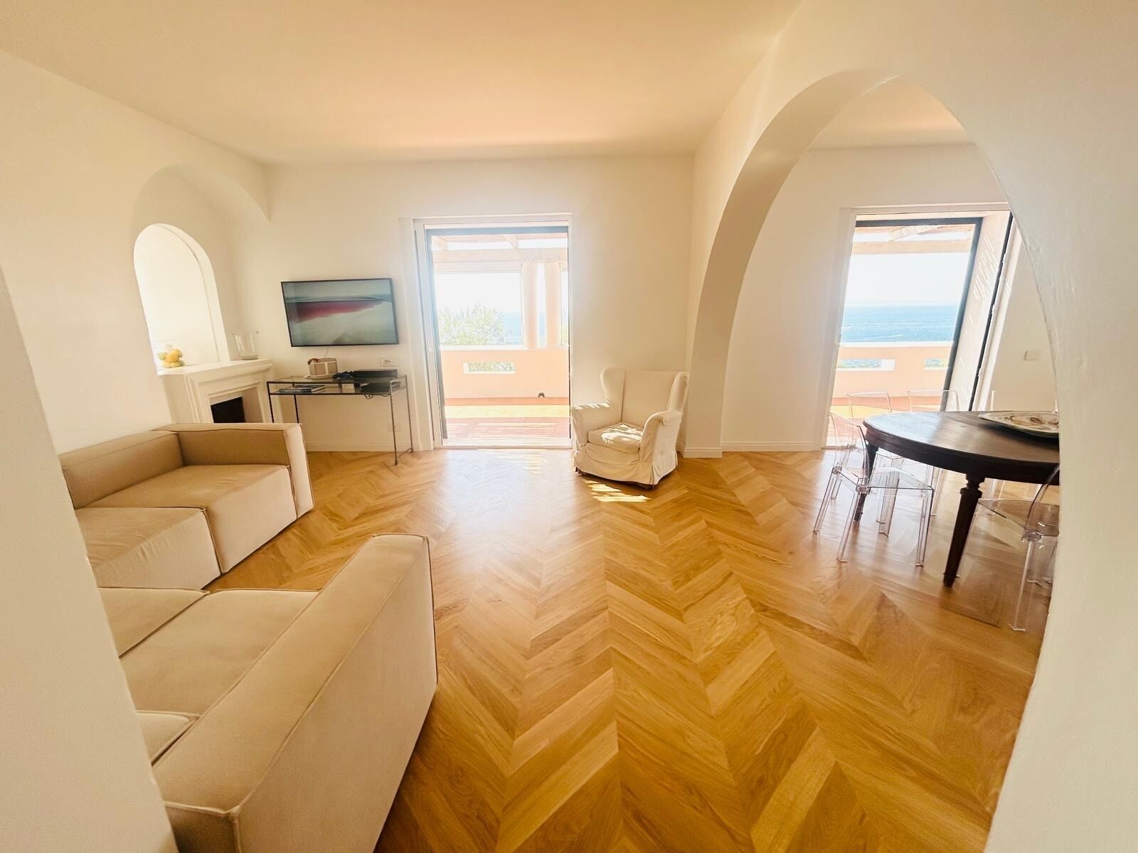Smart-TV, Kamin, Videospiele, DVD-Player