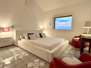 6 chambres, bureau, fer et planche à repasser, lit de bébé portatif