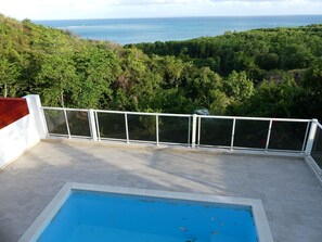 Bañera de hidromasaje al aire libre