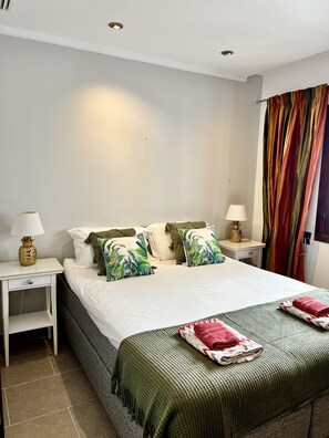 3 dormitorios, tabla de planchar con plancha, wifi gratis y ropa de cama
