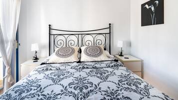 2 bedrooms, iron/ironing board, travel cot, free WiFi