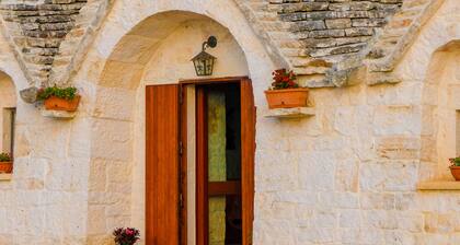 Il trullo del Mirto, splendid villa with private swimming pool a few km from the sea