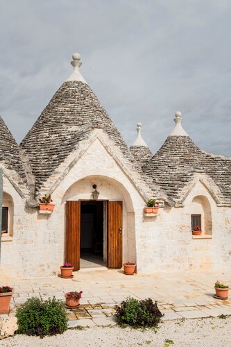 Il trullo del Mirto, splendid villa with private swimming pool a few km from the sea