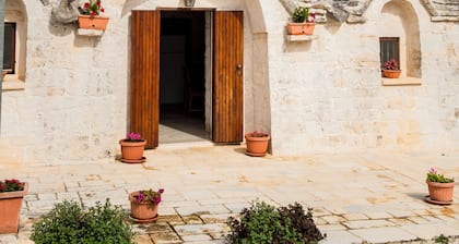 Il trullo del Mirto, splendid villa with private swimming pool a few km from the sea