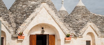 Il trullo del Mirto, splendid villa with private swimming pool a few km from the sea