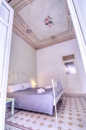 3 bedrooms, soundproofing, iron/ironing board, travel cot