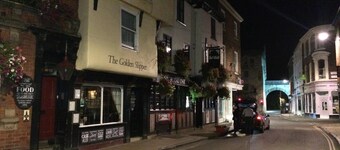 Very central G2 listed building. Free parking & WIFI. 4 mins walk to York Minste