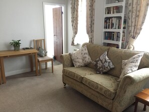 Smart TV, fireplace, DVD player, books