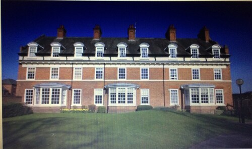 Very central G2 listed building. Free parking & WIFI. 4 mins walk to York Minste