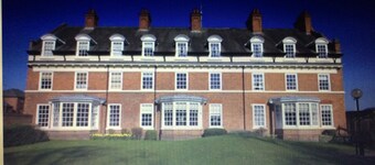 Very central G2 listed building. Free parking & WIFI. 4 mins walk to York Minste