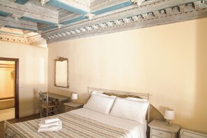 2 habitaciones, tabla de planchar con plancha y cuna de viaje