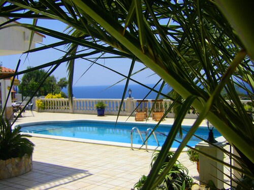 A small corner of paradise between sea and mountains.