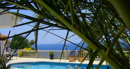 A small corner of paradise between sea and mountains.