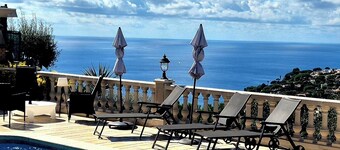 A small corner of paradise between sea and mountains.