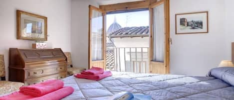 2 bedrooms, iron/ironing board, travel cot, free WiFi