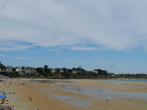 Charmante maisondecampagne dans son proprevergerpaisible avec une vue imprenable