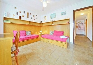 3 habitaciones, tabla de planchar con plancha y wifi gratis 
