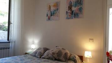 2 bedrooms, iron/ironing board, free WiFi