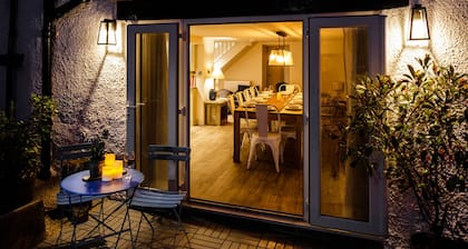 Cottage de luxe en bord de mer / parcours de golf, port, 5 chambres, parking, jardin, animal de compagnie