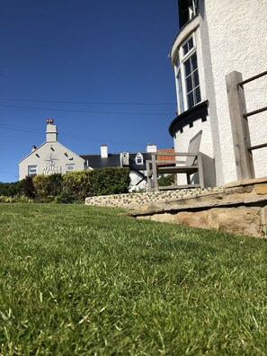 Exterior detail - Luxury cottage by the sea/golf course, harbour, 5 bed,parking,garden,petfriendly (Whitby)