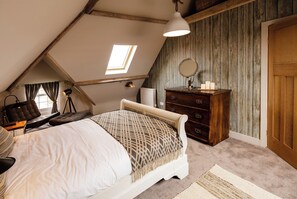 5 slaapkamers, een strijkplank/strijkijzer, reisbedje, wifi