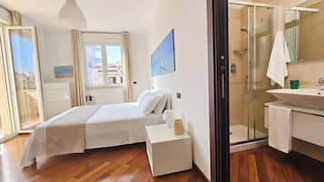 2 habitaciones, caja de seguridad en la habitación y escritorio