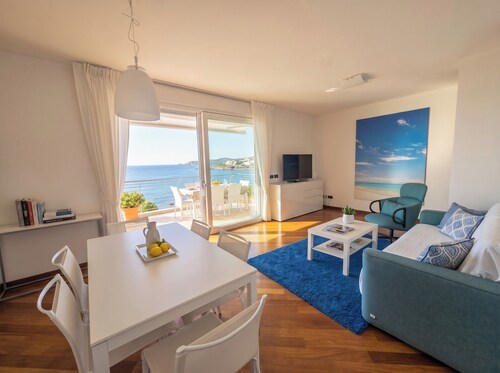 ClickSardegna Sea Breeze with a terrace facing the sea and a view of Capo Caccia