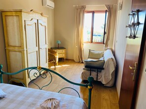 3 bedrooms, desk, iron/ironing board, free WiFi - Villa Carmen Piscina Sicily, your pool vacation in Sicily - Syracuse (Carrozziere)