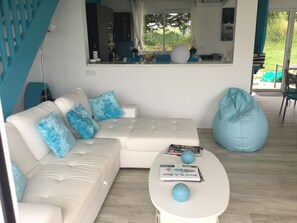 Smart TV, fireplace, table football, stereo