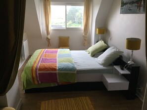 3 bedrooms, iron/ironing board, travel crib, free WiFi