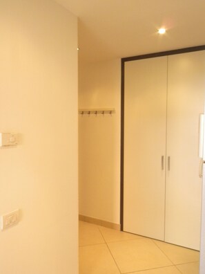 Interior - SoleRiva apartment -5min. to the beach -garden 2 free citybikes + private park (Riva del Garda)