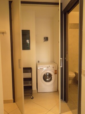 Interior - SoleRiva apartment -5min. to the beach -garden 2 free citybikes + private park (Riva del Garda)