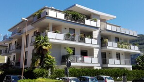 Exterior - SoleRiva apartment -5min. to the beach -garden 2 free citybikes + private park (Riva del Garda)