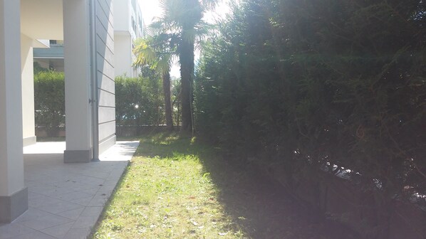 Property grounds - SoleRiva apartment -5min. to the beach -garden 2 free citybikes + private park (Riva del Garda)