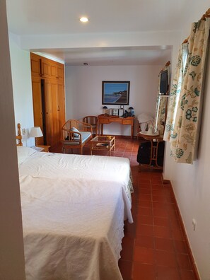 4 Schlafzimmer, Bügeleisen/Bügelbrett, Reisekinderbett, kostenloses WLAN