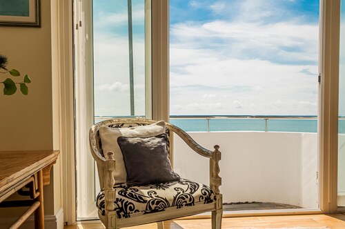 Geräumiges Einfamilienhaus mit Panoramablick aufs Meer - kurzer Fußweg zum Strand