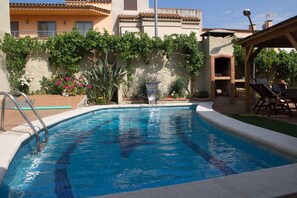 Outdoor pool - Spacious and bright apartment on the Costa Brava, landscape of the painter S. Dalí (Castelló d'Empúries)
